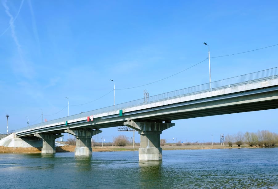 Астраханская область: мост через Подстепку в Икрянинском районе готов на 80 %